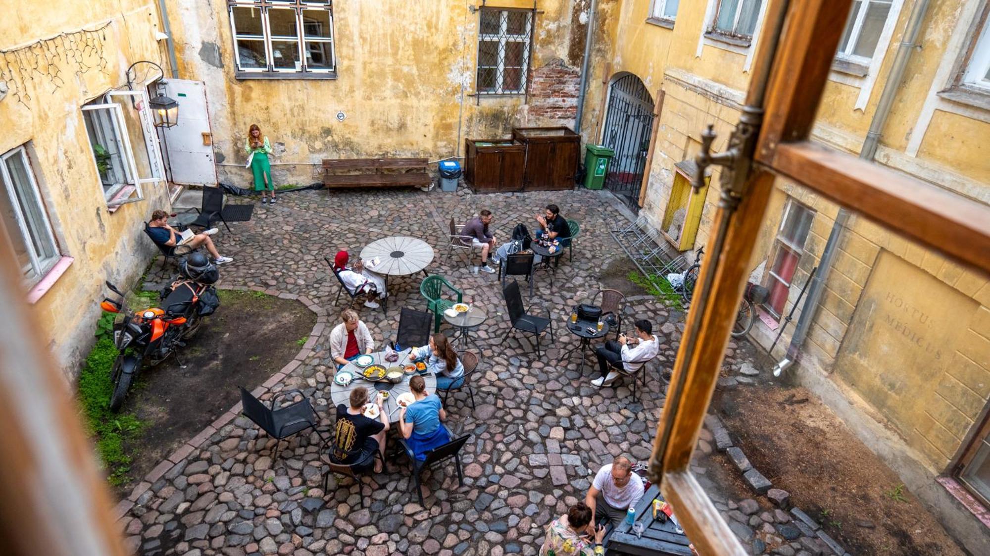 The Monks Bunk Hostel & Bar Tallinn Exterior photo