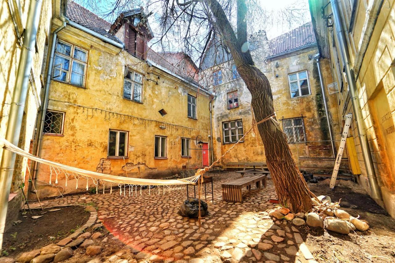 The Monks Bunk Hostel & Bar Tallinn Exterior photo